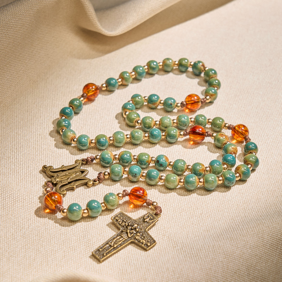 Christianartworkshop Handgefertigter Rosenkranz aus grüner Keramik mit Wundertätiger Medaille und Bernsteinperlen: Fühlen Sie anmutigen Glauben - Jungfrau Maria & Kruzifix - image 1