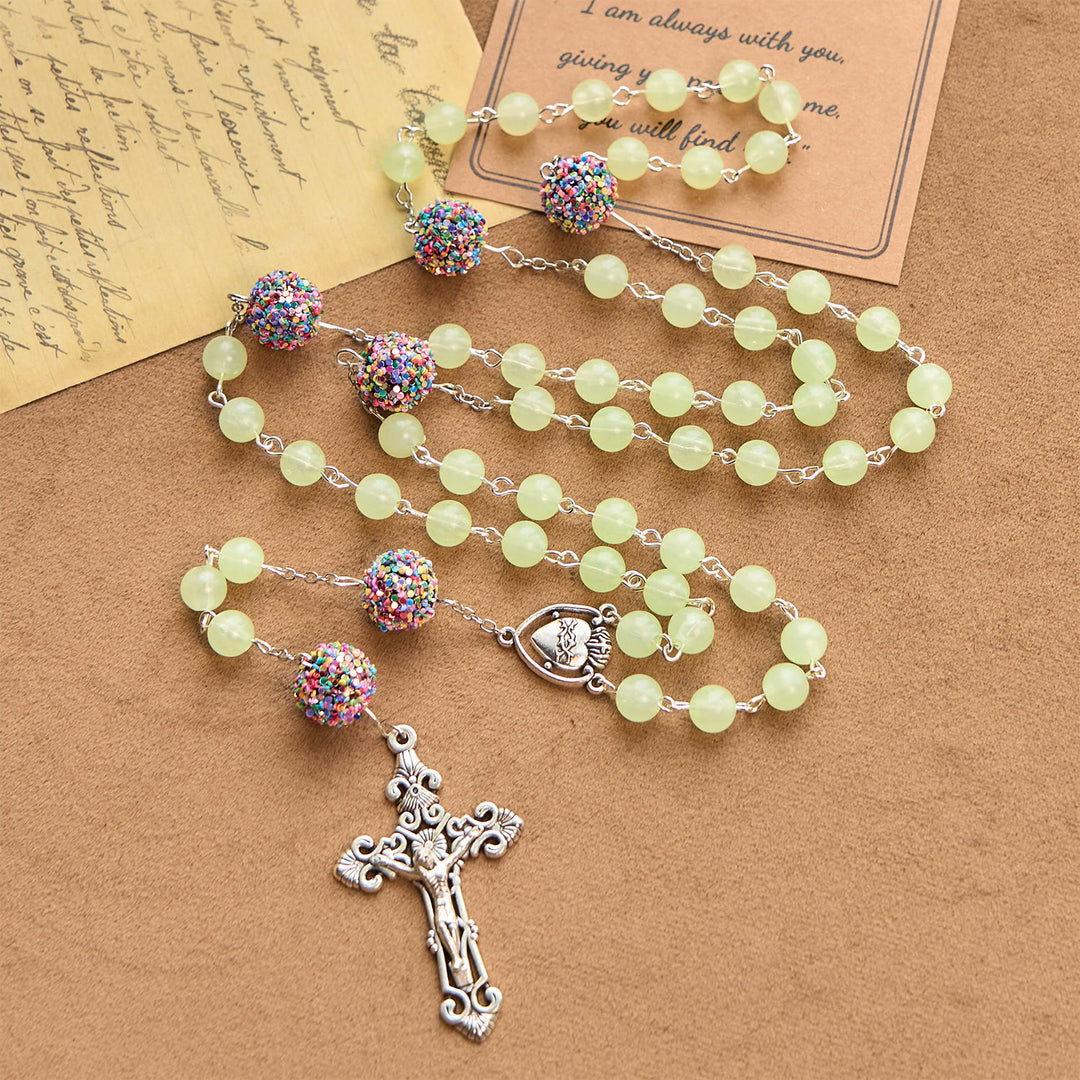 Christianartworkshop Rosenkranz mit leuchtenden hellgrünen Perlen und mehrfarbigen Strasssteinen, mit Heiligem Herz und Kruzifix aus Metall - image 3