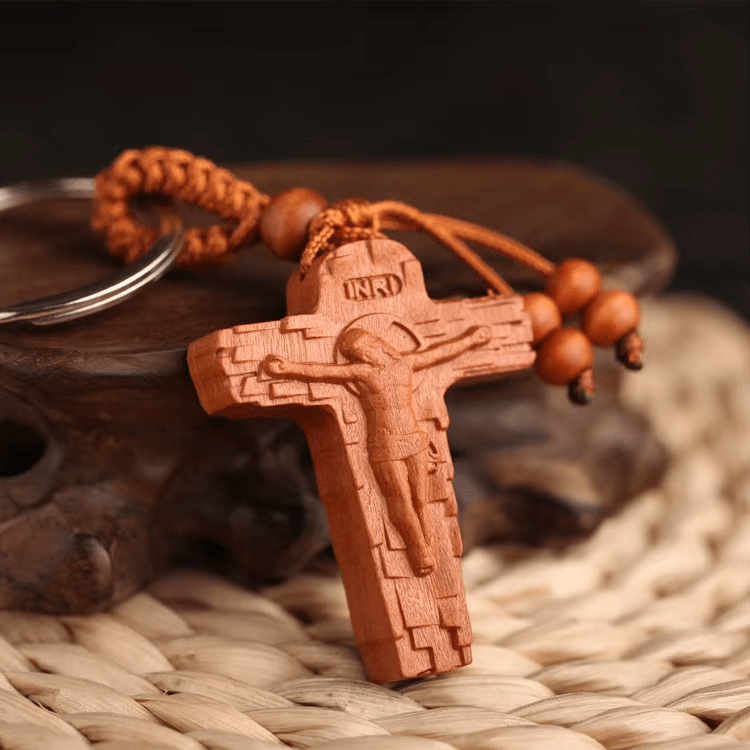 Christianartworkshop Schlüsselanhänger aus natürlichem Mahagoniholz mit geschnitztem Kruzifix: Kostbares Erbstück von Faithon - Kruzifix - image 1