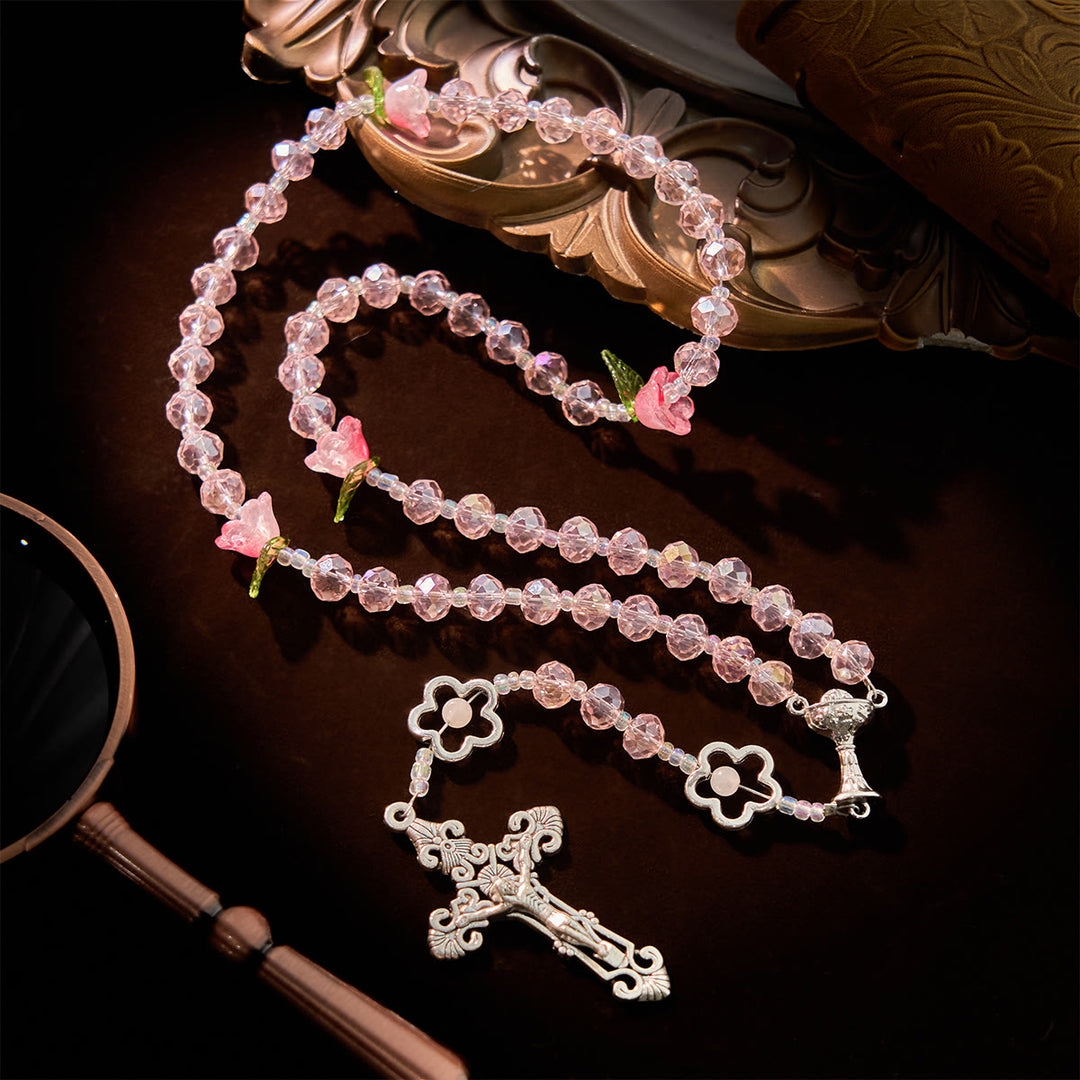 Christianartworkshop Eleganter Rosenkranz aus rosa Kristall mit 3D-Rosenperlen, silberner Kelchmedaille und Kruzifix: Umarme die göttliche Gnade - image 1
