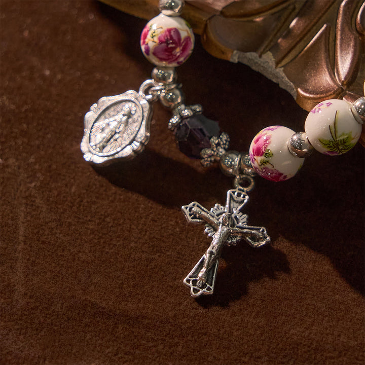 Christianartworkshop Mehrfarbiges florales Keramik-Stretcharmband mit Wundertätiger Medaille und Kruzifix: Dezente Eleganz des Glaubens - image 14