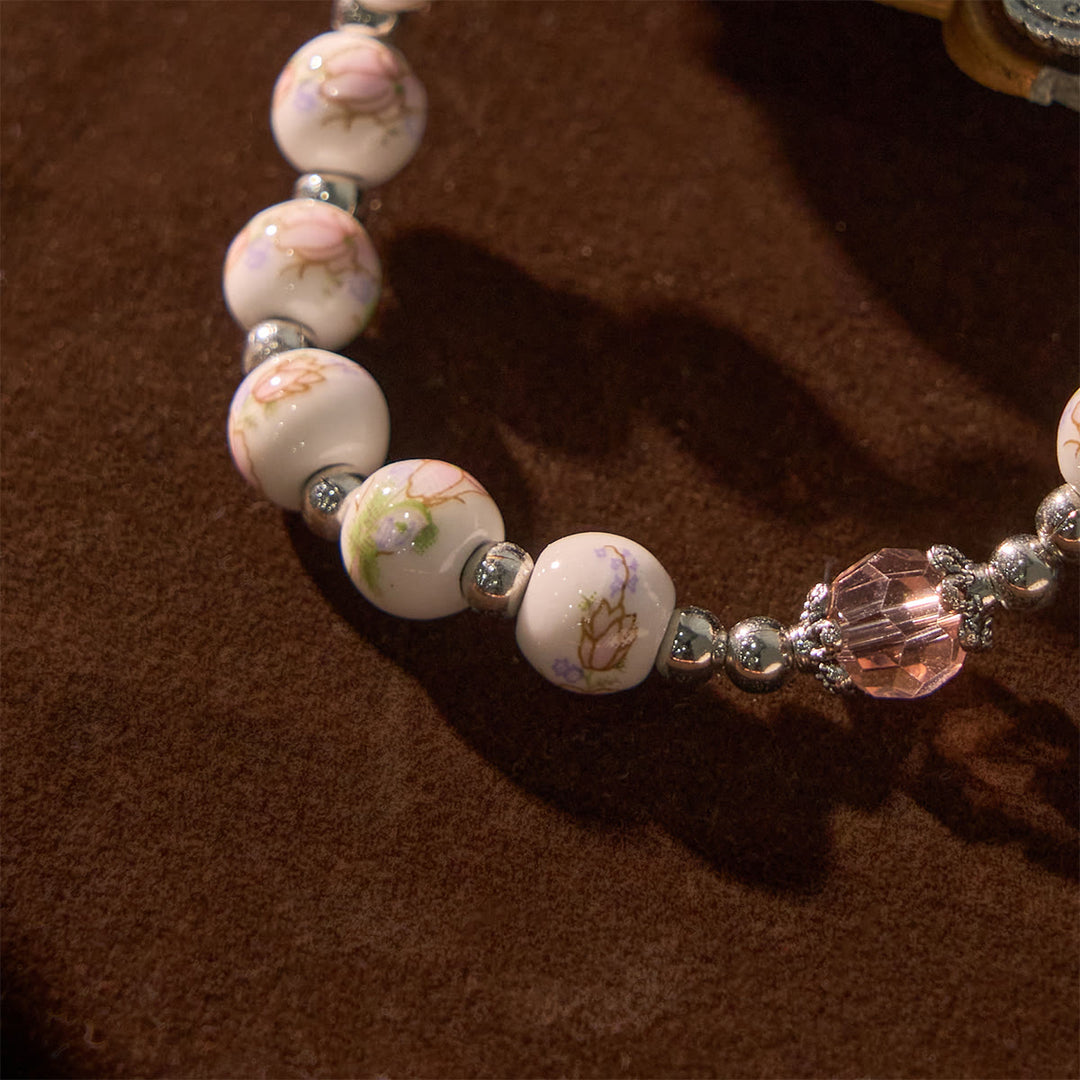 Christianartworkshop Mehrfarbiges florales Keramik-Stretcharmband mit Wundermedaille und Kruzifix: Dezente Eleganz des Glaubens - image 17