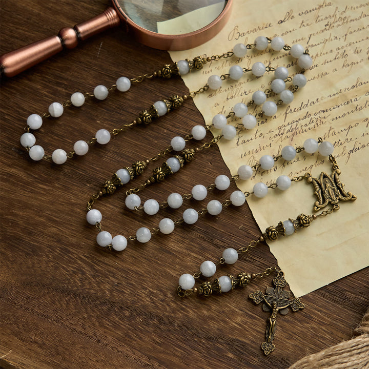 Christianartworkshop Rosenkranz mit hellblauen Jadeperlen und Messing – getönte Akzente: Ihr Weg zur göttlichen Kommunion - image 2