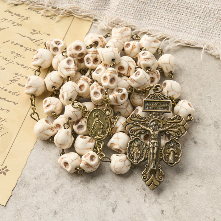 Christianartworkshop Rosenkranz-Halskette mit Heiligem Benedikt und Kruzifix aus 8 mm weißer Kiefer, Totenkopf-Legierung - image 1