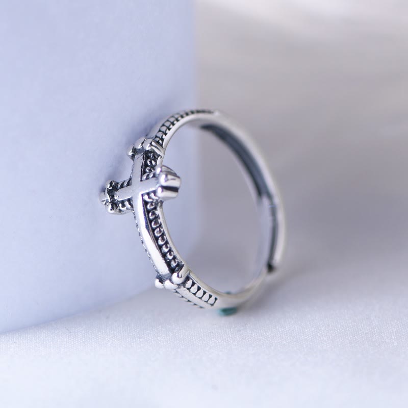 Christianartworkshop Minimalistischer Kreuzring aus 925er Silber mit kunstvollen Seilmustern: Dauerhaftes Symbol spiritueller Verbundenheit - 925er Sterlingsilber - image 1