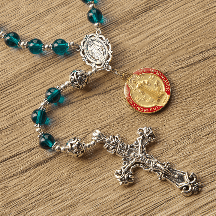 Christianartworkshop Handgefertigter Rosenkranz aus klarem, blauem Glas mit Kruzifix, emaillierter St.-Benedikt-Figur und Wundermedaille - image 8