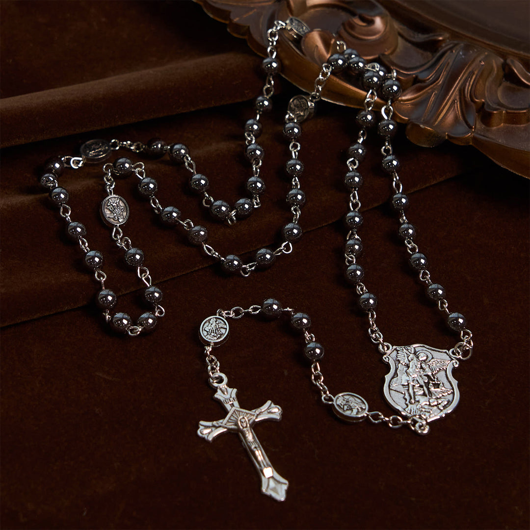 Christianartworkshop Heiliger Rosenkranz aus glänzenden schwarzen Perlen mit Anhänger und Kruzifix des Erzengels Michael - image 2