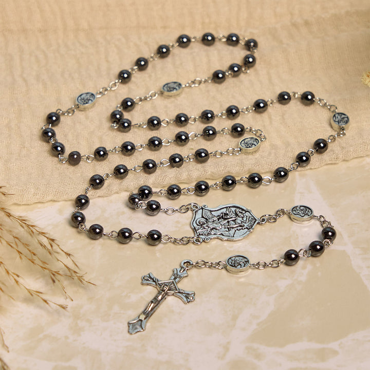 Christianartworkshop Heiliger Rosenkranz aus glänzenden schwarzen Perlen mit Anhänger und Kruzifix des Erzengels Michael - image 5