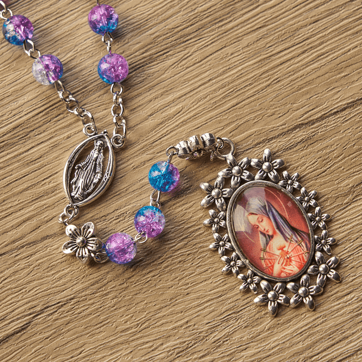 Christianartworkshop Rosenkranz mit sieben Schmerzen, rund, 8 mm, blau-violett, Farbverlauf, mit Blumenmuster, geschnitzter Anhänger „Unsere Liebe Frau der Schmerzen“ - image 3
