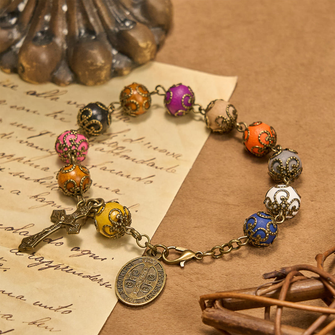 Christianartworkshop Armband mit bunten Perlen im Vintage-Stil, gemustert, mit bronzenem Heiligen Benedikt und Kruzifix: Vertrauen in die göttliche Kontinuität - St. Benedikt Medaille & Kruzifix - image 1