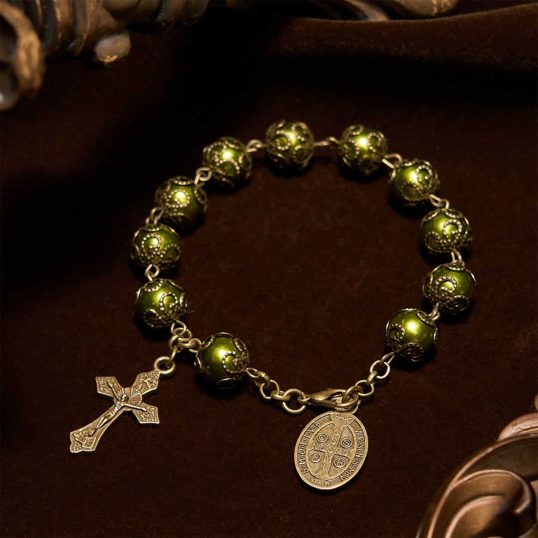 Armband aus matten Grünspanperlen von Christianartworkshop mit bronzener St.-Benedikt-Medaille und Kruzifix: Finde Frieden in subtiler Heiligkeit - image 1