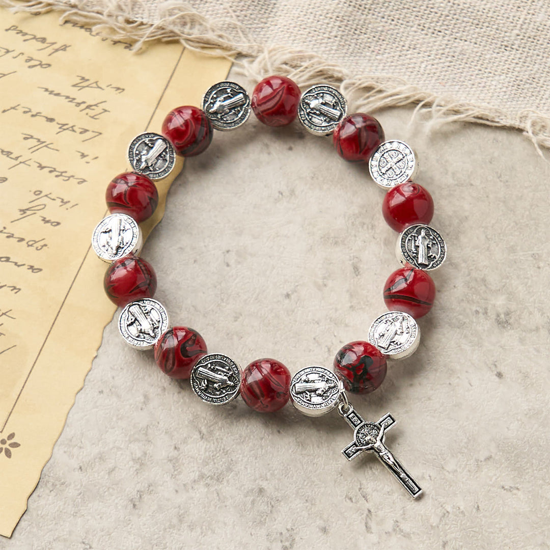 Christianartworkshop Dreifarbiges Perlenarmband mit silberner St. Benedikt-Medaille und Kruzifix: Divine Faith Artistry - Rot - image 1