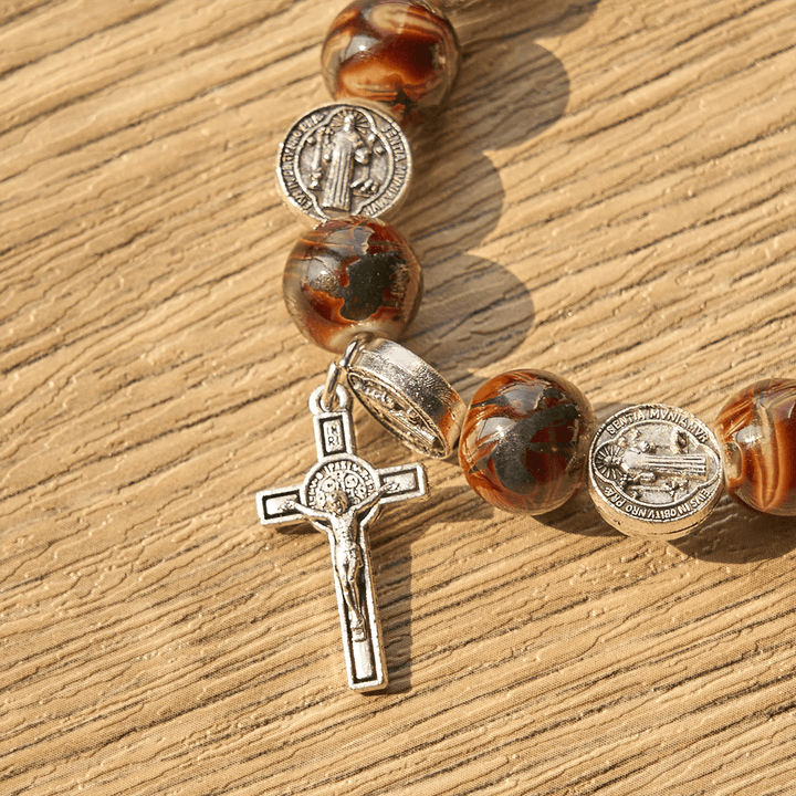 Dreifarbiges Perlenarmband von Christianartworkshop mit silberner St.-Benedikt-Medaille und Kruzifix: Divine Faith Artistry - image 11