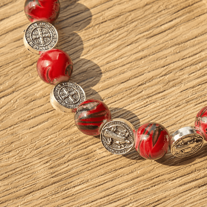 Dreifarbiges Perlenarmband von Christianartworkshop mit silberner St.-Benedikt-Medaille und Kruzifix: Divine Faith Artistry - image 12
