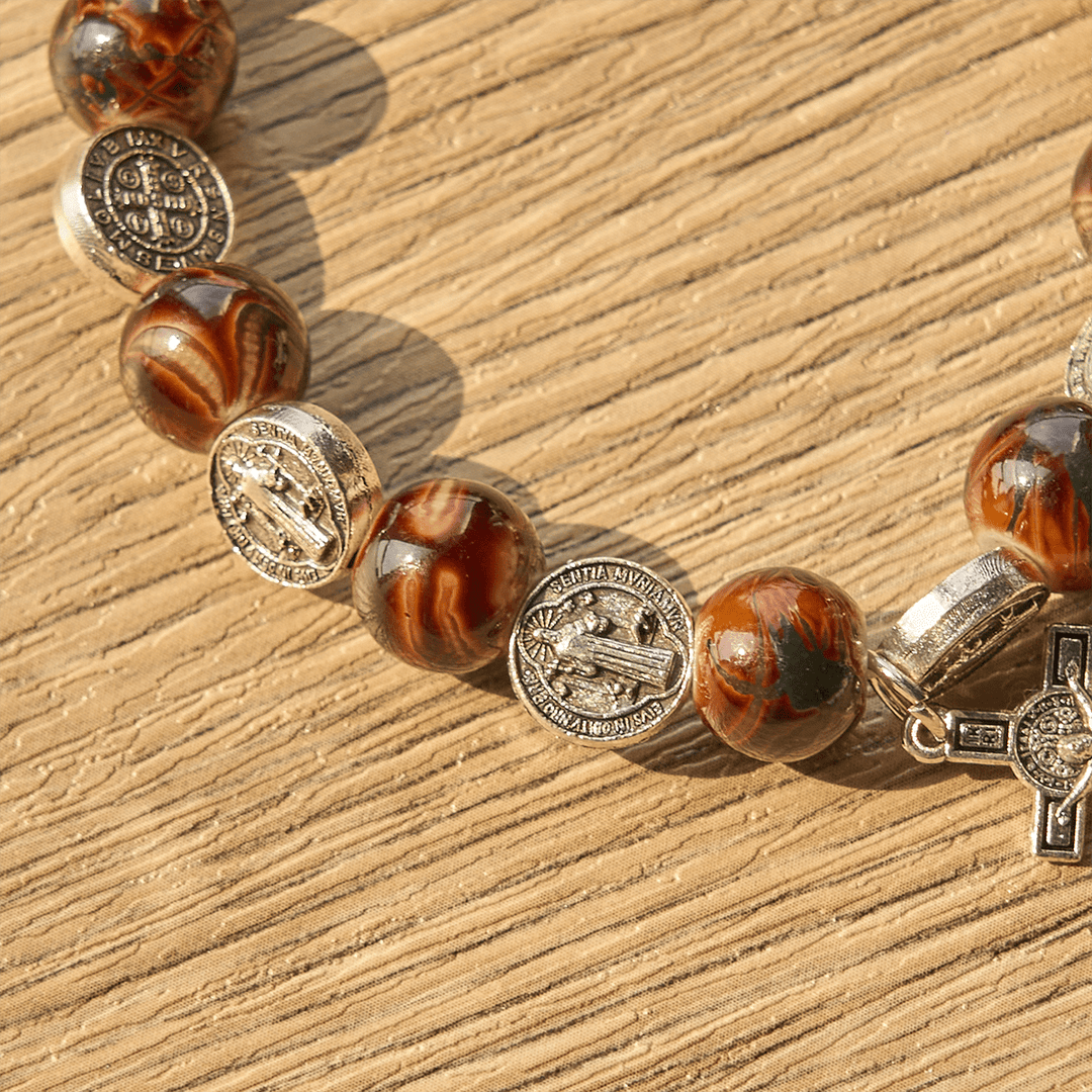 Christianartworkshop Dreifarbiges Perlenarmband mit silberner St. Benedikt-Medaille und Kruzifix: Divine Faith Artistry - image 15