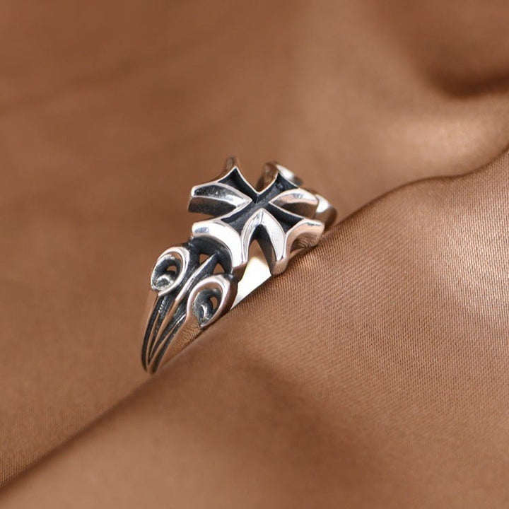 Minimalistischer, verstellbarer Malteserkreuz-Ring aus 925er Silber von Christianartworkshop: Kostbares Erbstück des Glaubens - image 3