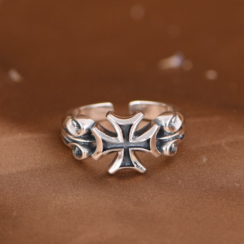Christianartworkshop Minimalistischer verstellbarer Bandring mit Malteserkreuz aus 925er Silber: Wertvolles Erbstück des Glaubens - 925er Sterlingsilber - image 1