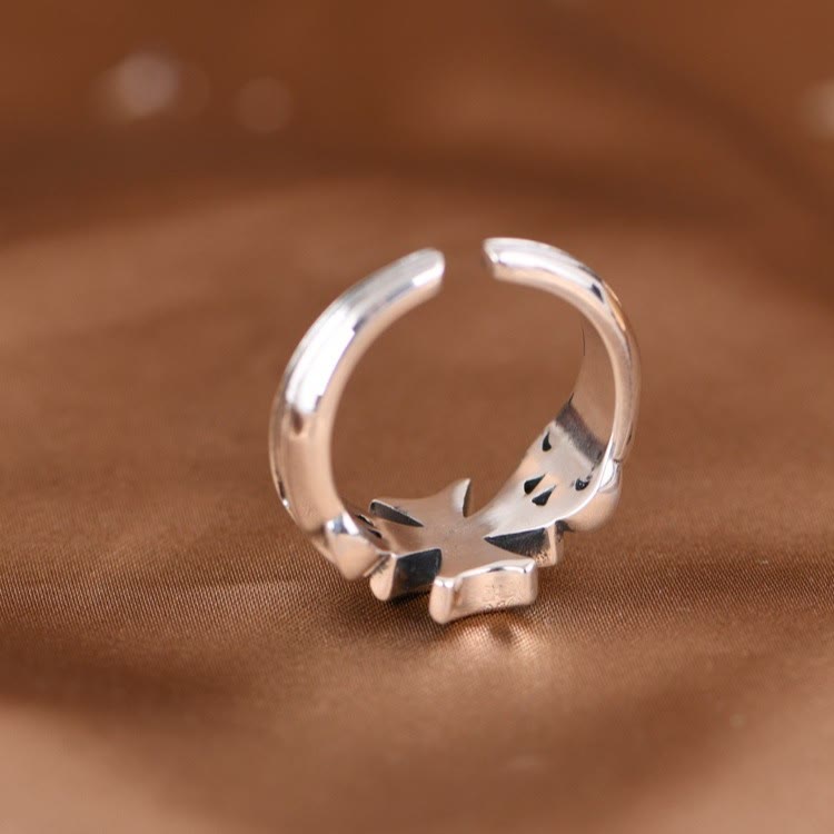 Minimalistischer, verstellbarer Malteserkreuz-Ring aus 925er Silber von Christianartworkshop: Kostbares Erbstück des Glaubens - image 5