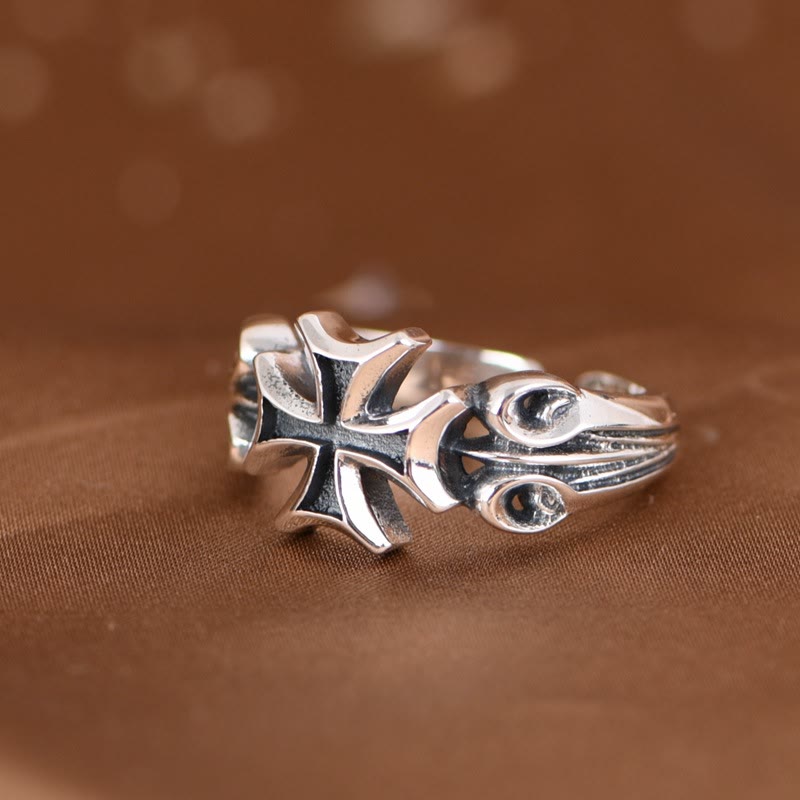 Minimalistischer, verstellbarer Malteserkreuz-Ring aus 925er Silber von Christianartworkshop: Kostbares Erbstück des Glaubens - image 1