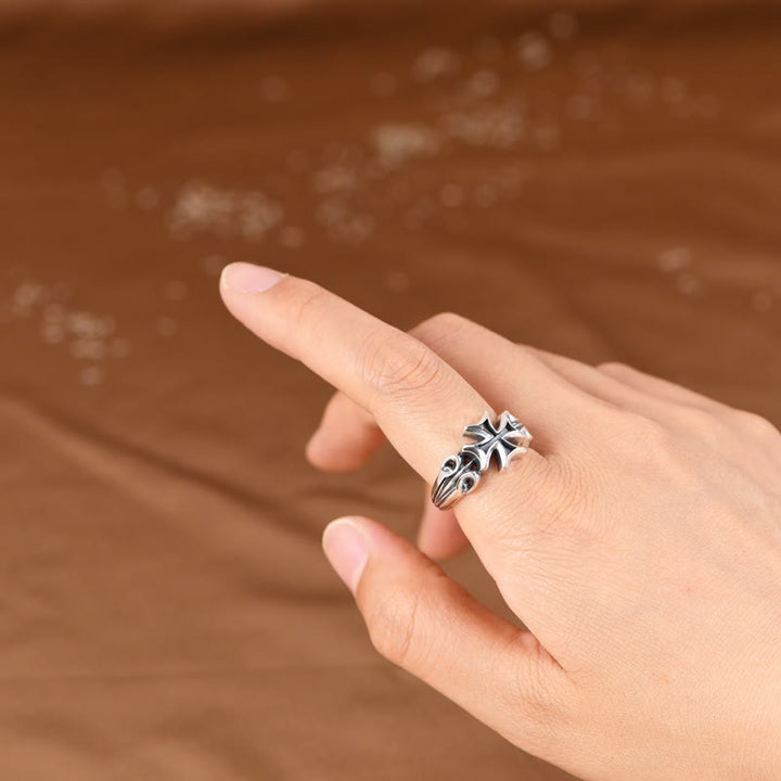 Minimalistischer, verstellbarer Malteserkreuz-Ring aus 925er Silber von Christianartworkshop: Kostbares Erbstück des Glaubens - image 7