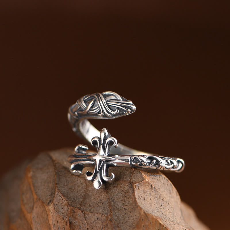 Christianartworkshop Retro-Kreuzring aus 925er Silber mit zarten Rankengravuren: Reiner Ausdruck des Glaubens - image 2
