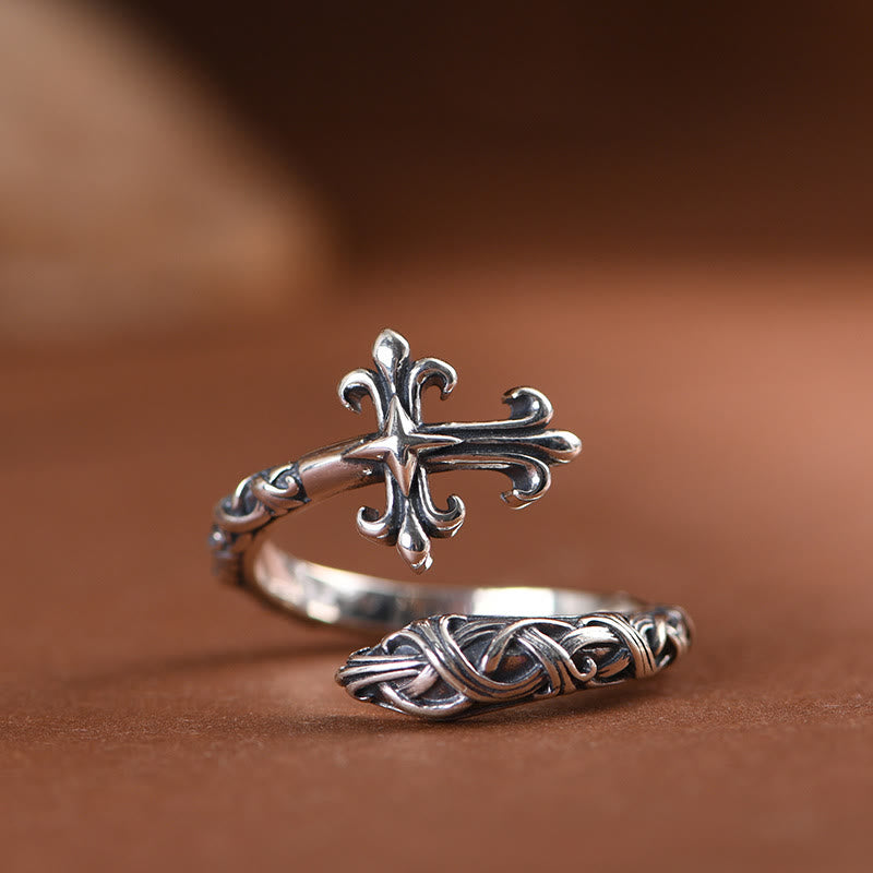 Christianartworkshop Retro-Kreuzring aus 925er Silber mit zarten Rankengravuren: Reiner Ausdruck des Glaubens - 925er Sterlingsilber - image 1