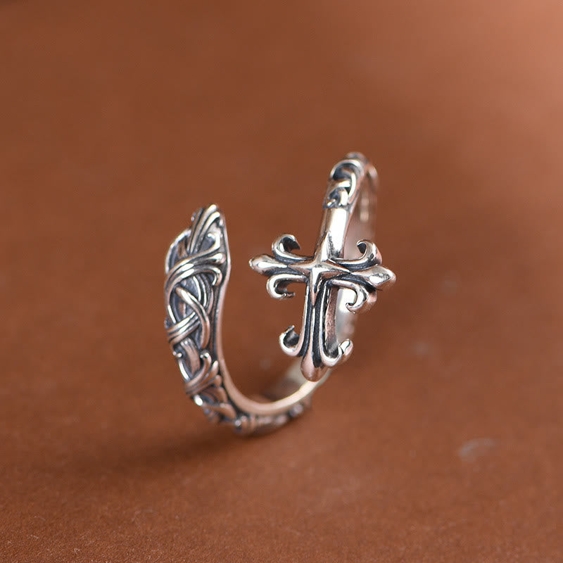 Christianartworkshop Retro-Kreuzring aus 925er Silber mit zarten Weinrankengravuren: Reiner Ausdruck des Glaubens - image 2