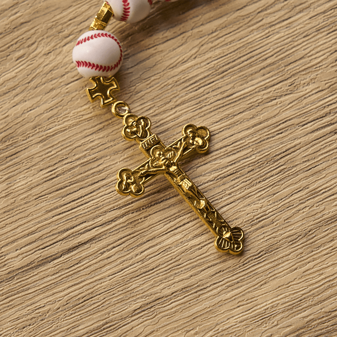 Christianartworkshop Gesegneter Miniatur-Rosenkranz mit Baseballperlen, goldenem Heiligen Kelch und Kruzifix: Glaube und Sport verbinden - image 10
