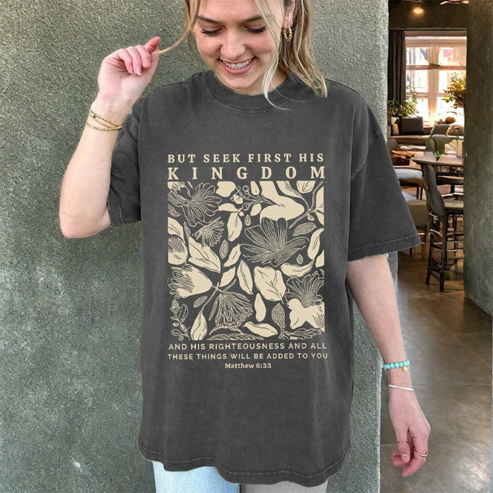 Christianartworkshop Unisex-T-Shirt mit Aufschrift "But Seek First His Kingdom", gewaschen - image 1