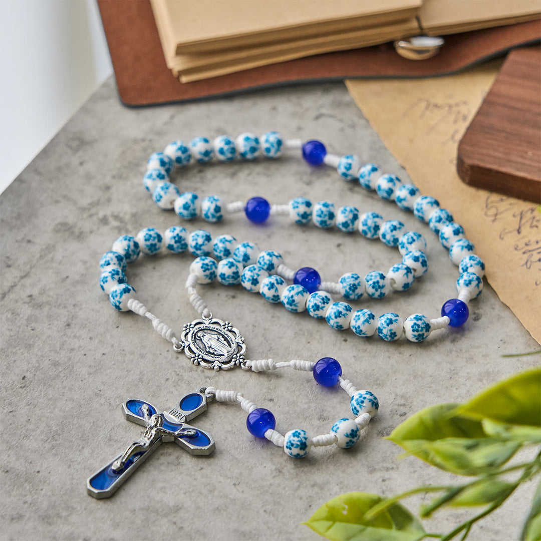 Christianartworkshop Rosenkranz mit Perlen und blauem Blütenmuster, mit Wundertätiger Medaille und Kruzifix