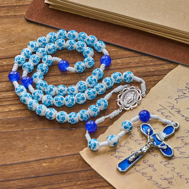 Christianartworkshop Rosenkranz mit Perlen und blauem Blütenmuster, mit Wundertätiger Medaille und Kruzifix