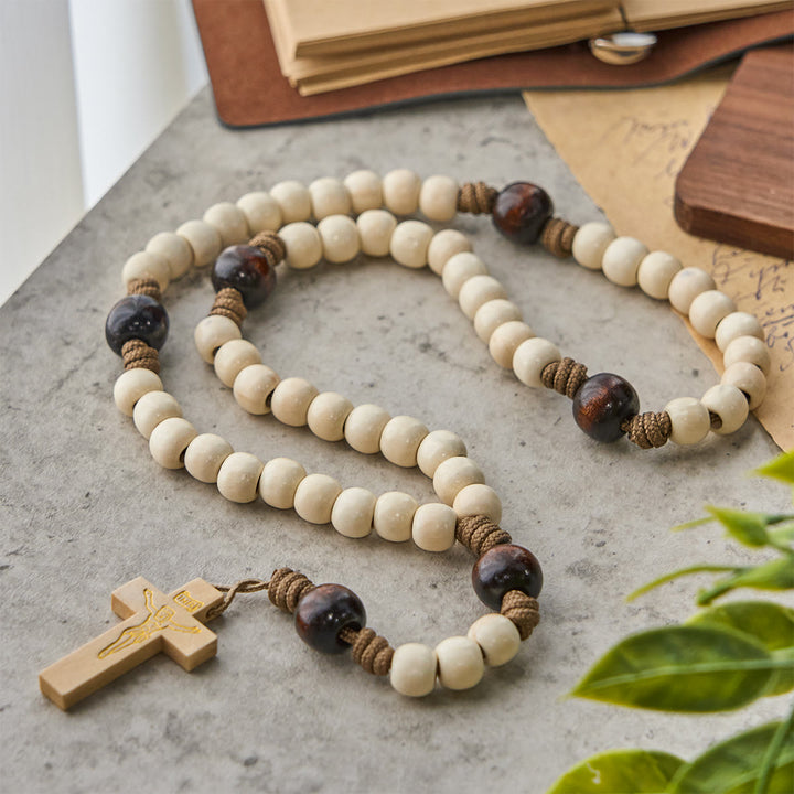 Christianartworkshop Rosenkranz aus mattweißen Perlen im minimalistischen Stil mit INRI-Kruzifix: Tragen Sie spirituelle Schönheit
