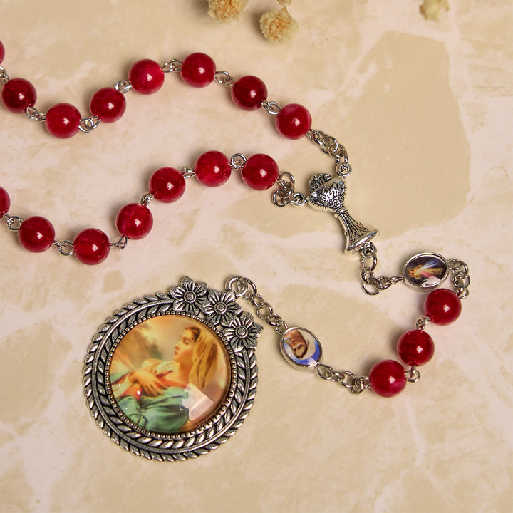 Christianartworkshop Eleganter Rosenkranz aus runden Perlen in Burgunderrot, 8 mm, mit geschnitzter Blume, Medaille Unserer Lieben Frau und Heiliger Gral