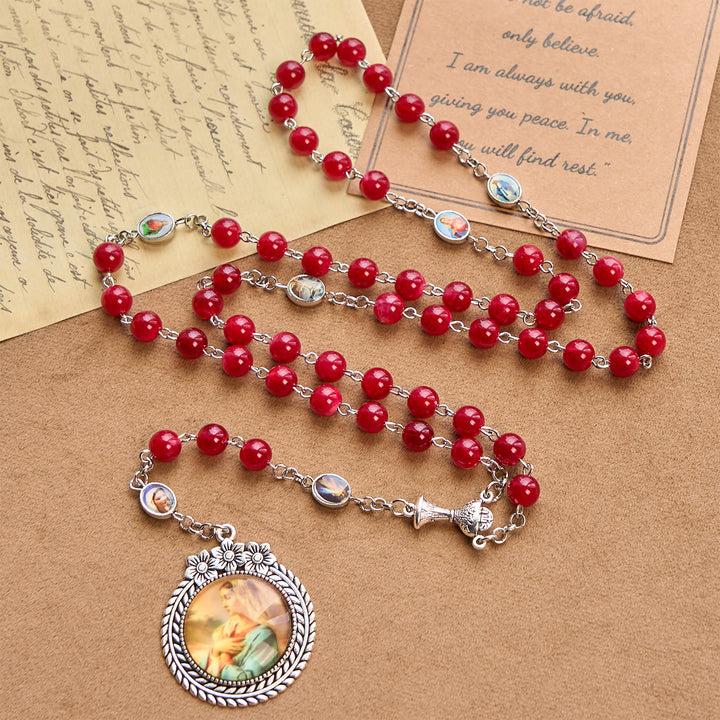 Christianartworkshop Eleganter Rosenkranz aus runden Perlen in Burgunderrot, 8 mm, mit geschnitzter Blume, Medaille Unserer Lieben Frau und Heiliger Gral