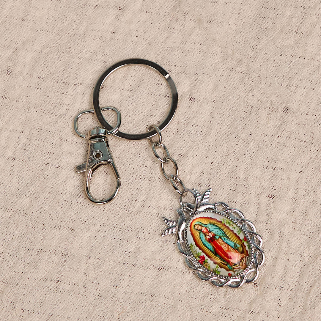 Christianartworkshop Schlüsselanhänger mit Medaille Unserer Lieben Frau mit Tauben- und Blütenmuster: Ideal als Geschenk zur Taufe - image 3