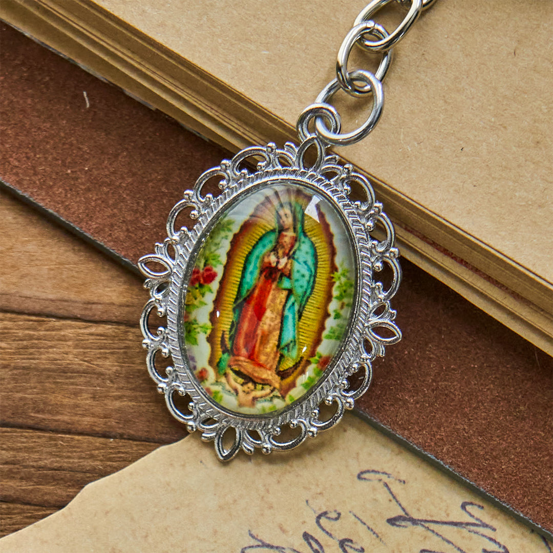 Christianartworkshop Schlüsselanhänger mit Medaille Unserer Lieben Frau mit Tauben- und Blütenmuster: Ideal als Geschenk zur Taufe - image 6