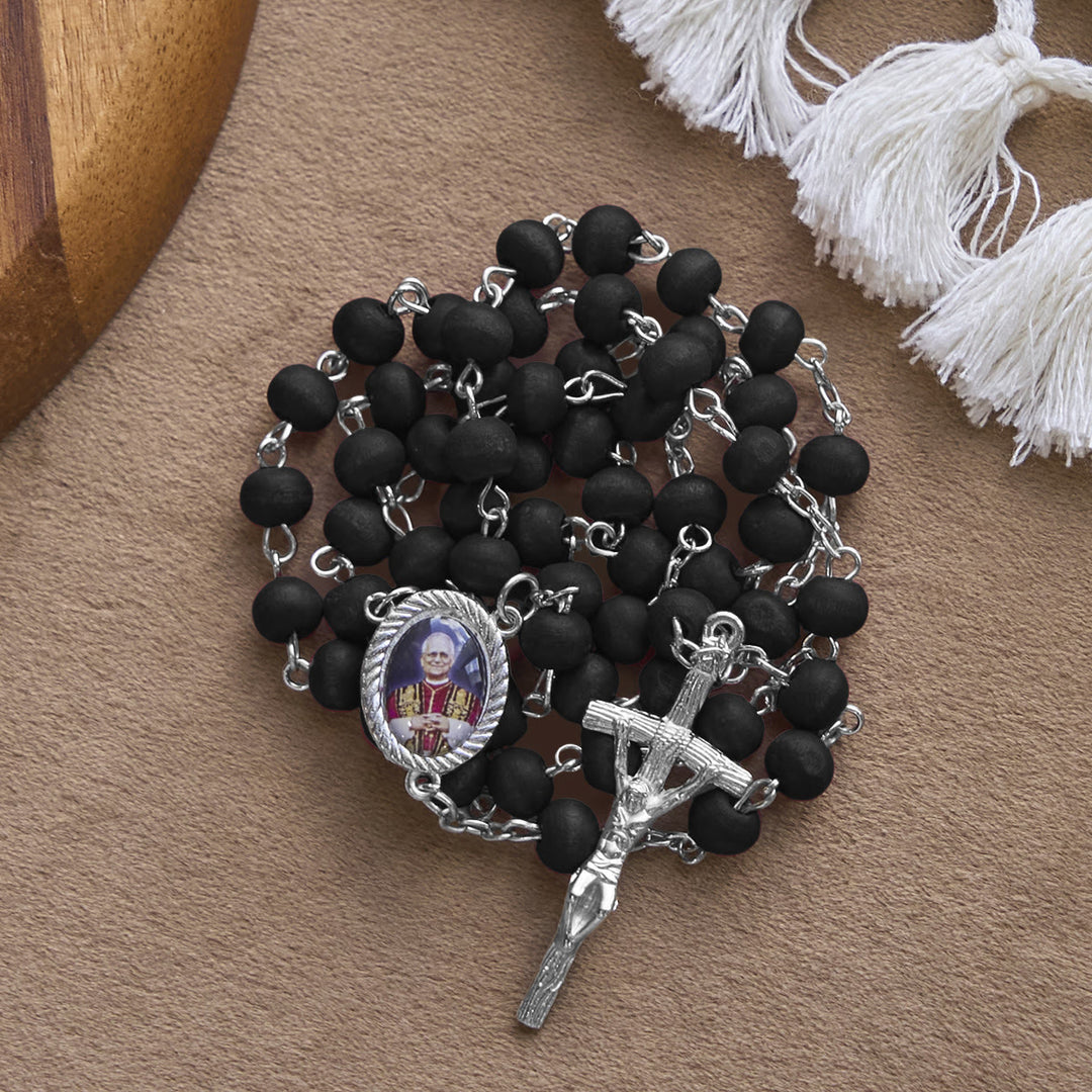 Christianartworkshop Rosenkranz aus roten Holzperlen zum Gedenken an Papst Leo XIV.: Ein spiritueller Schatz - image 17