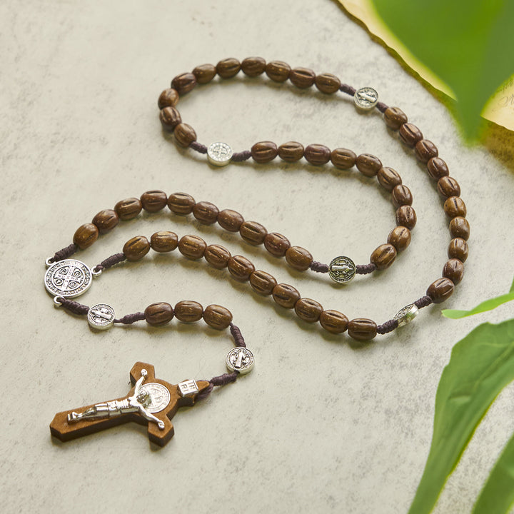 Christianartworkshop Rosenkranz im Retro-Stil, 10 mm, mattbraun, mit St. Benedikt-Anhänger und INRI-Kruzifix-Rosenkranz