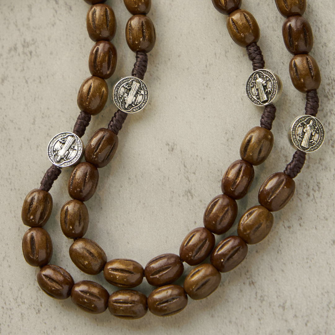 Christianartworkshop Rosenkranz im Retro-Stil, 10 mm, mattbraun, mit St. Benedikt-Anhänger und INRI-Kruzifix-Rosenkranz