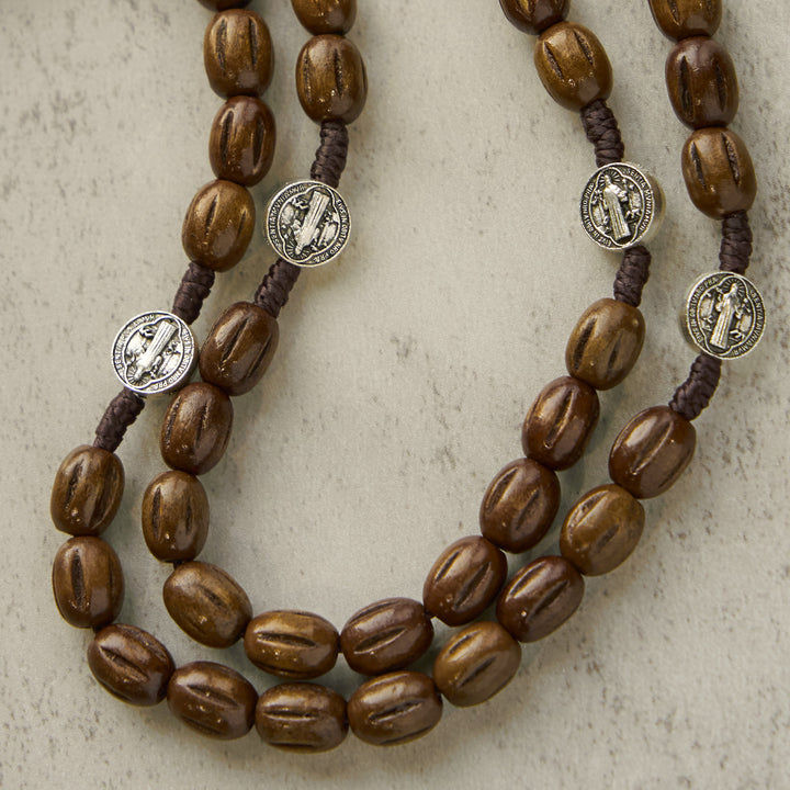 Christianartworkshop Rosenkranz im Retro-Stil, 10 mm, mattbraun, mit St. Benedikt-Anhänger und INRI-Kruzifix-Rosenkranz
