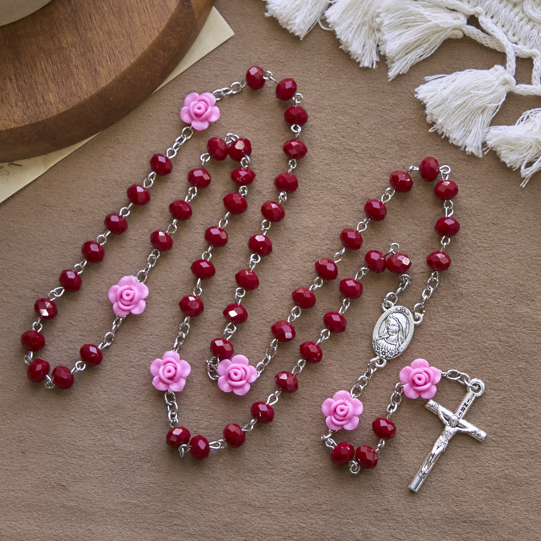 Christianartworkshop Blumen-Rosenperlen und 8 mm mehrfarbiger polyedrischer Rosenkranz mit Jungfrau-Maria-Anhänger und Kruzifix
