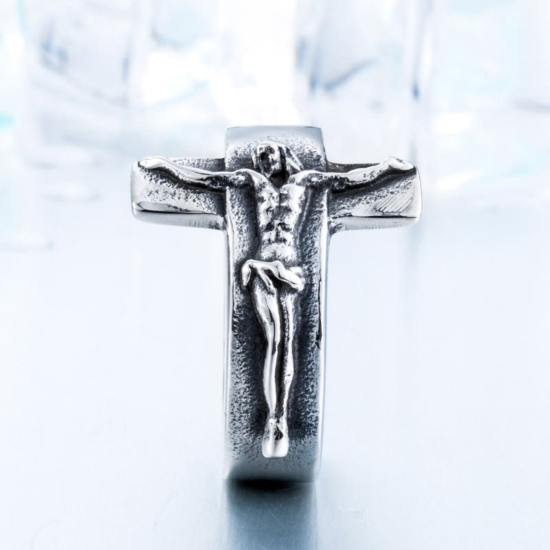 Christianartworkshop Vintage-Ring aus Edelstahl mit Kruzifix-Relief: Stärke durch heiliges Opfer - image 1