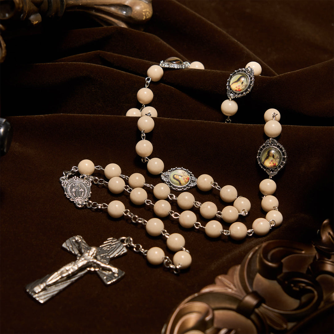 Christianartworkshop Minimalistischer Rosenkranz mit St. Therese und Wundertätiger Medaille aus poliertem weißem Stein mit Kruzifix
