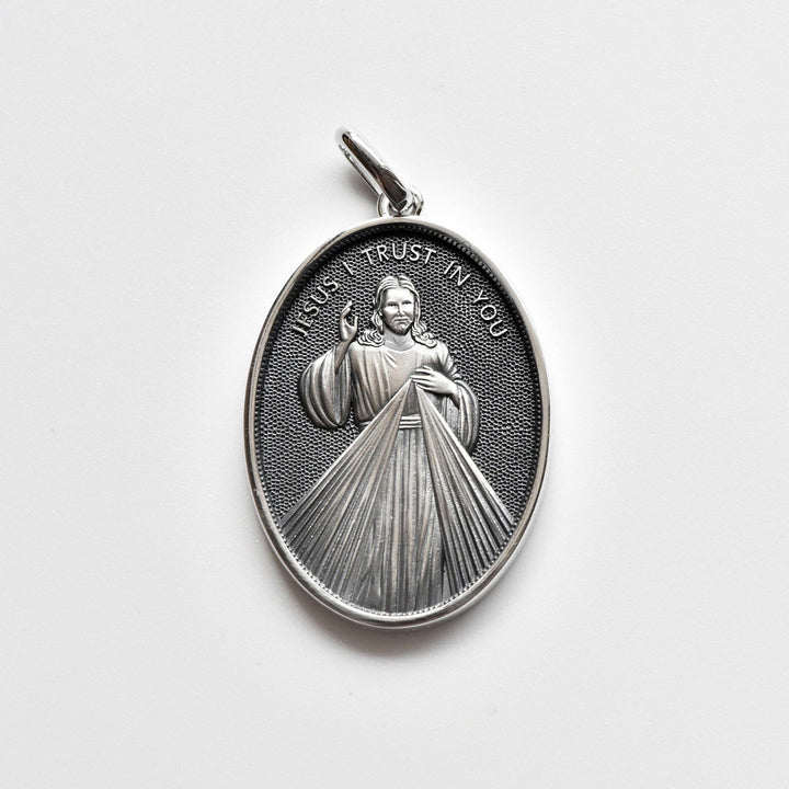 Christianartworkshop Halskette mit ovaler Medaille aus Sterlingsilber im Antik-Stil mit der Barmherzigkeit Jesu - image 1