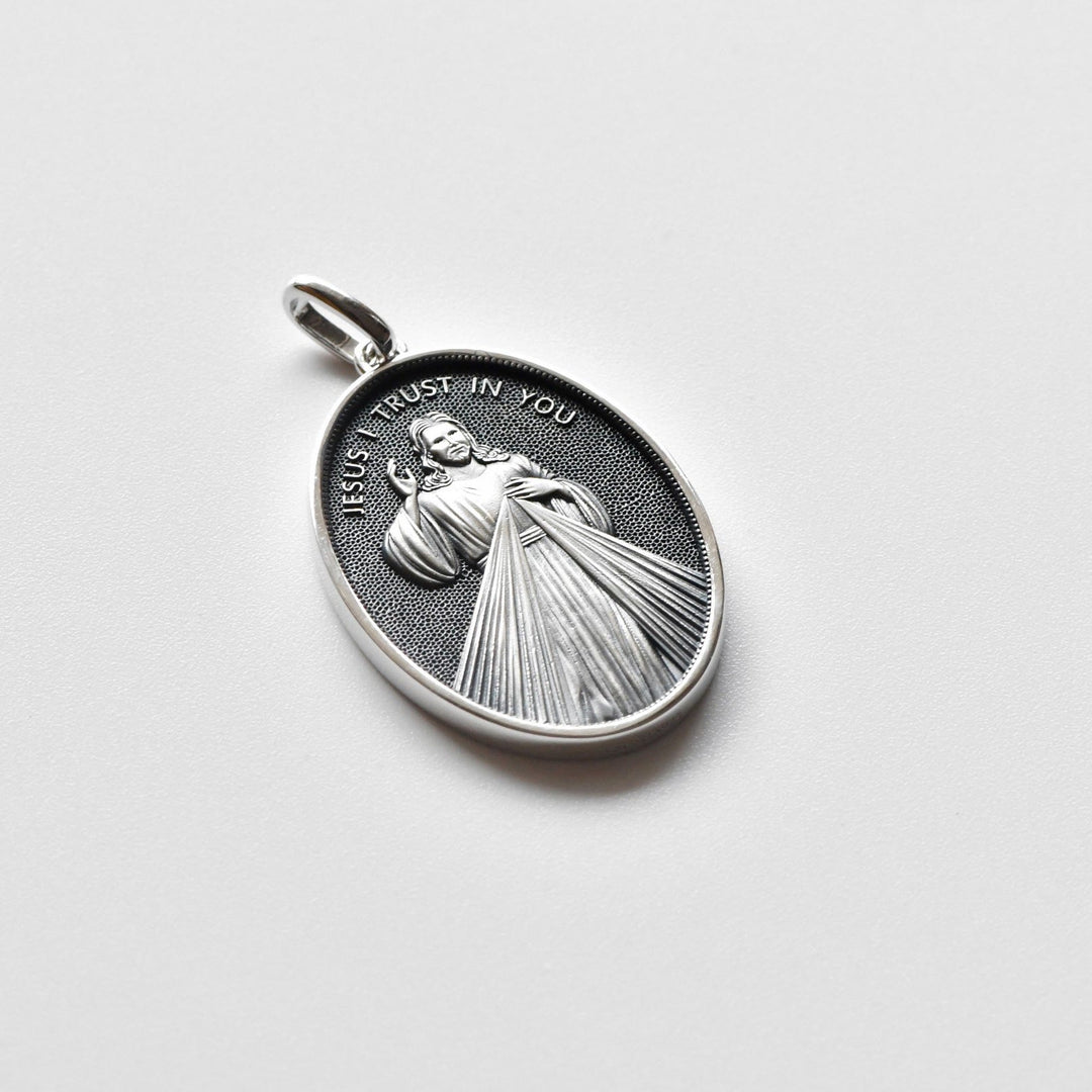 Christianartworkshop Halskette mit ovaler Medaille aus Sterlingsilber im Antik-Stil mit der Barmherzigkeit Jesu - image 2