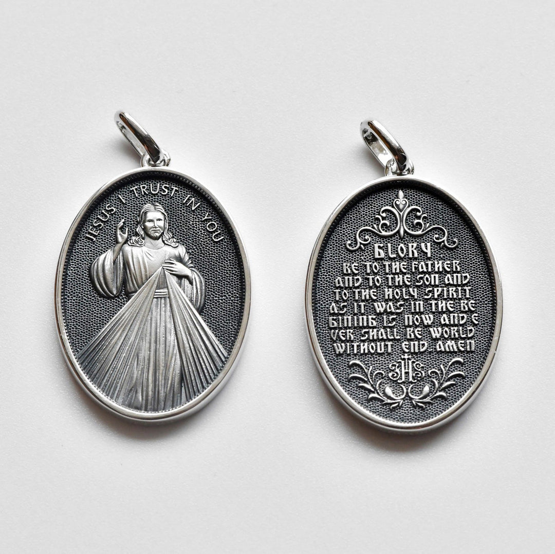 Christianartworkshop Halskette mit ovaler Medaille aus Sterlingsilber im Antik-Stil mit der Barmherzigkeit Jesu - Jesus - image 1