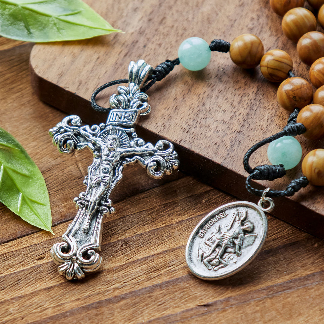 Christianartworkshop Minimalistischer Rosenkranz aus mint- und braunen Perlen mit St.-Michael-Medaille und INRI-Kreuz