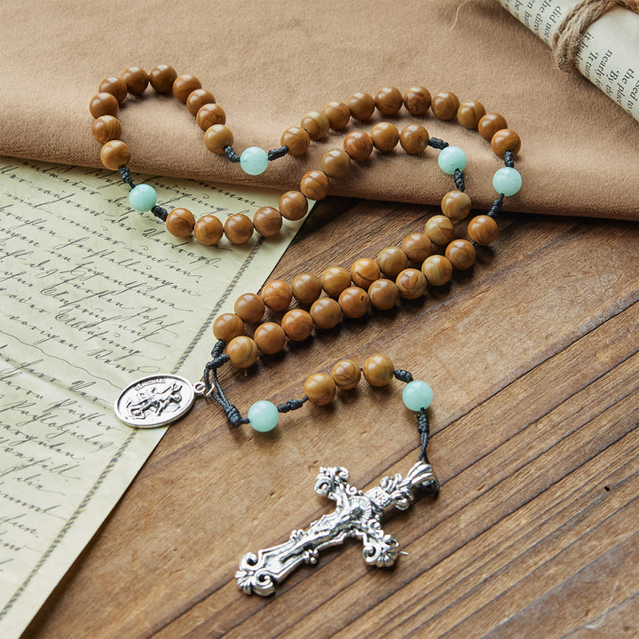 Christianartworkshop Minimalistischer Rosenkranz aus mint- und braunen Perlen mit St.-Michael-Medaille und INRI-Kreuz