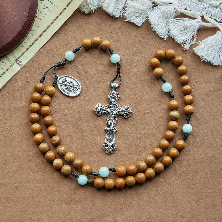 Christianartworkshop Minimalistischer Rosenkranz aus mint- und braunen Perlen mit St.-Michael-Medaille und INRI-Kreuz