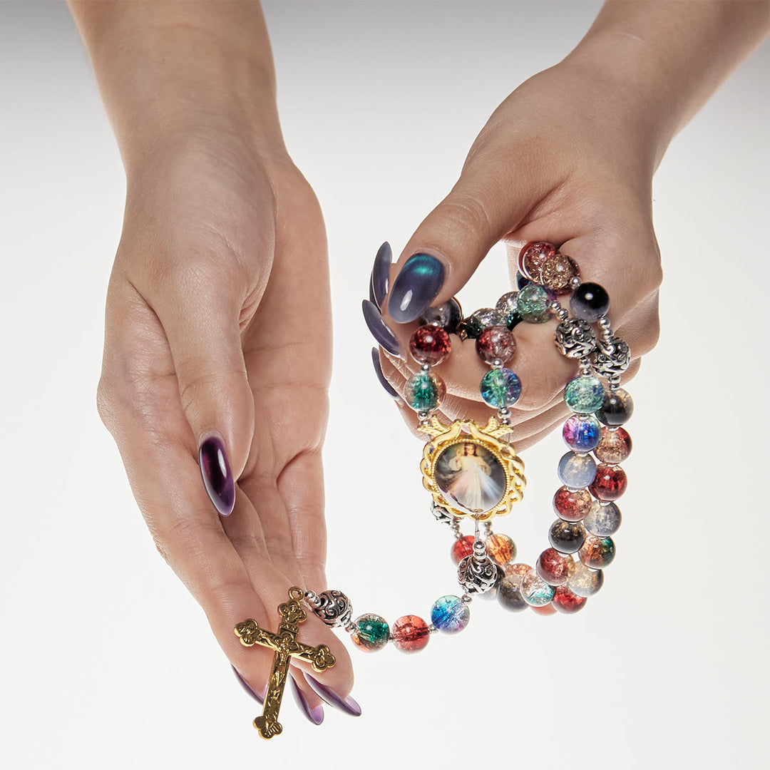 Christianartworkshop GEBETSVOLLER GLAUBE: Handgefertigter Rosenkranz mit mehrfarbigen Glasperlen und Messingkruzifix in Farbverlaufsform mit Geschenkkarte - image 11